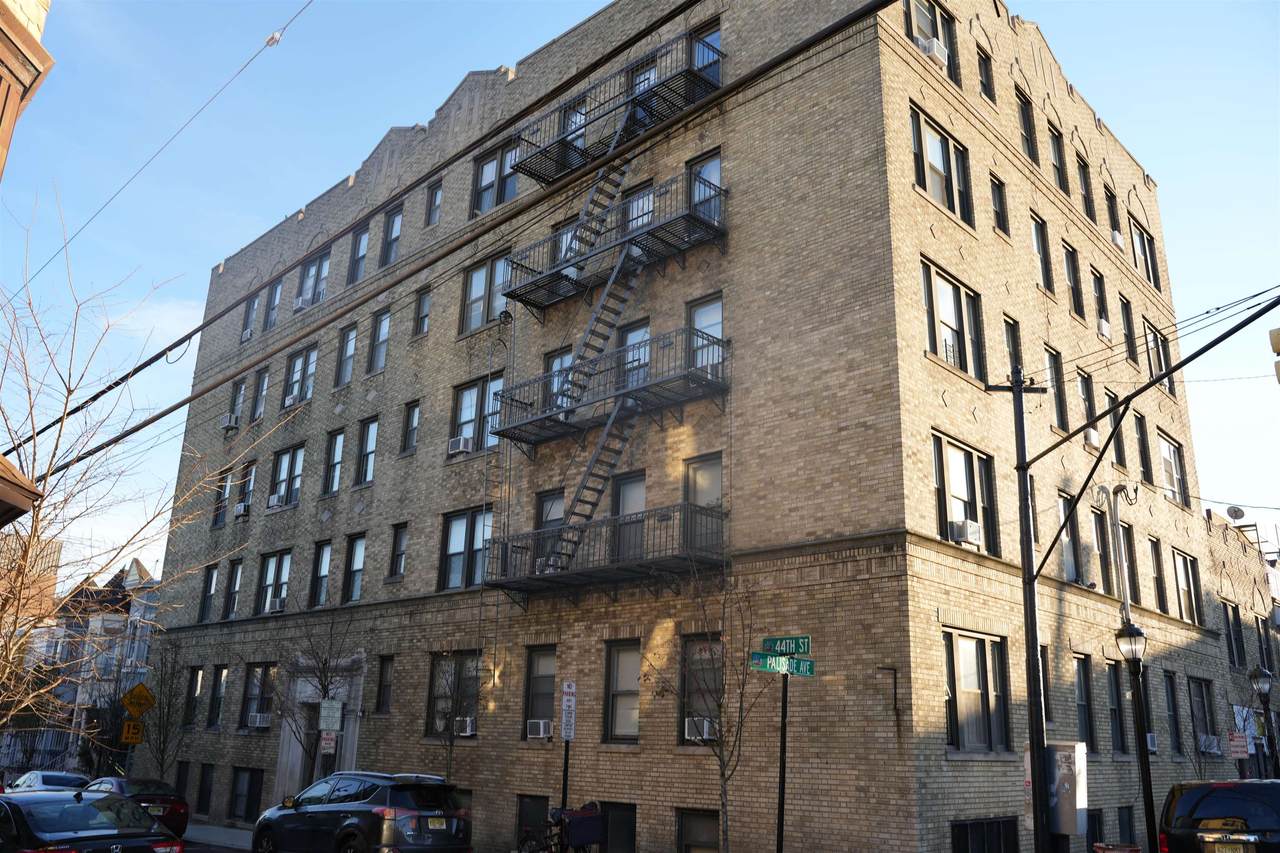 217 44TH ST - Photo 1