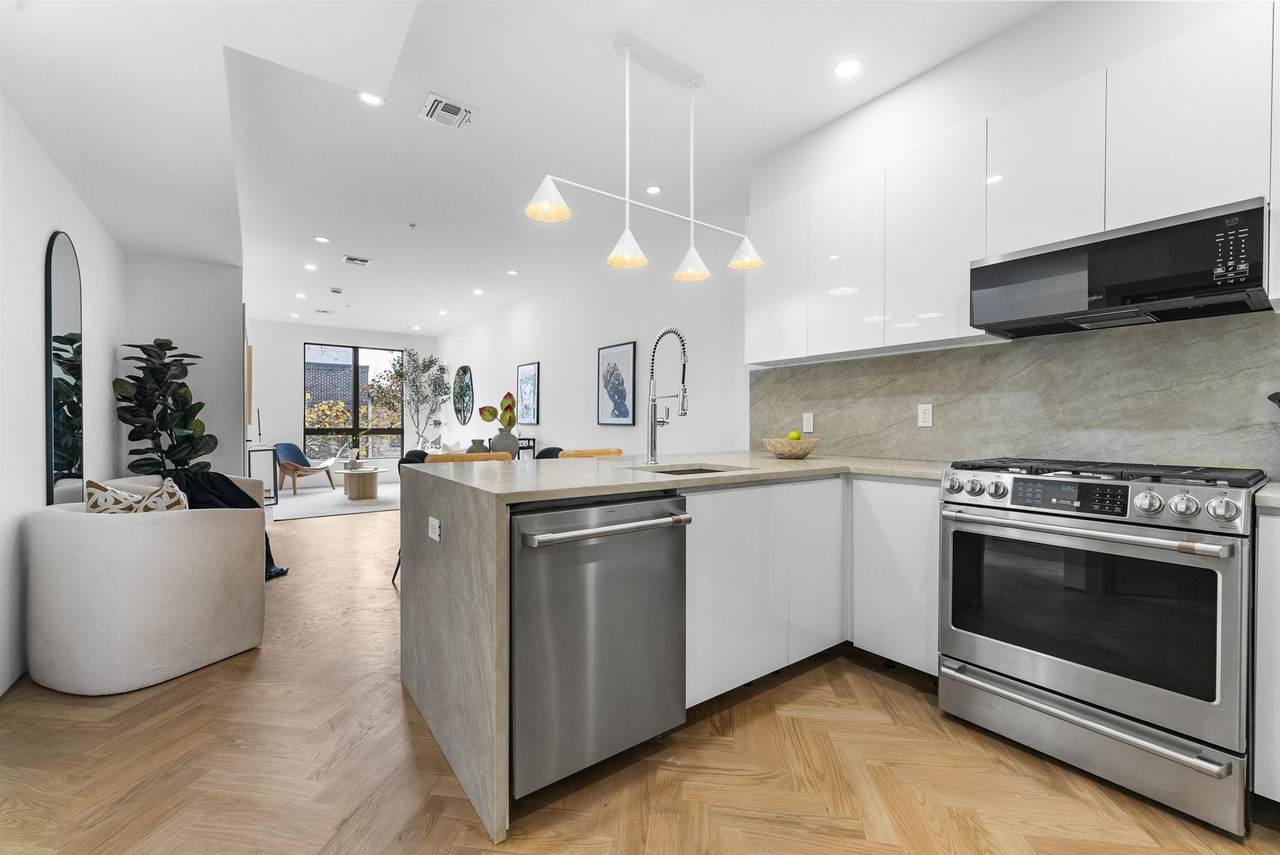 392 1ST ST - Photo 1