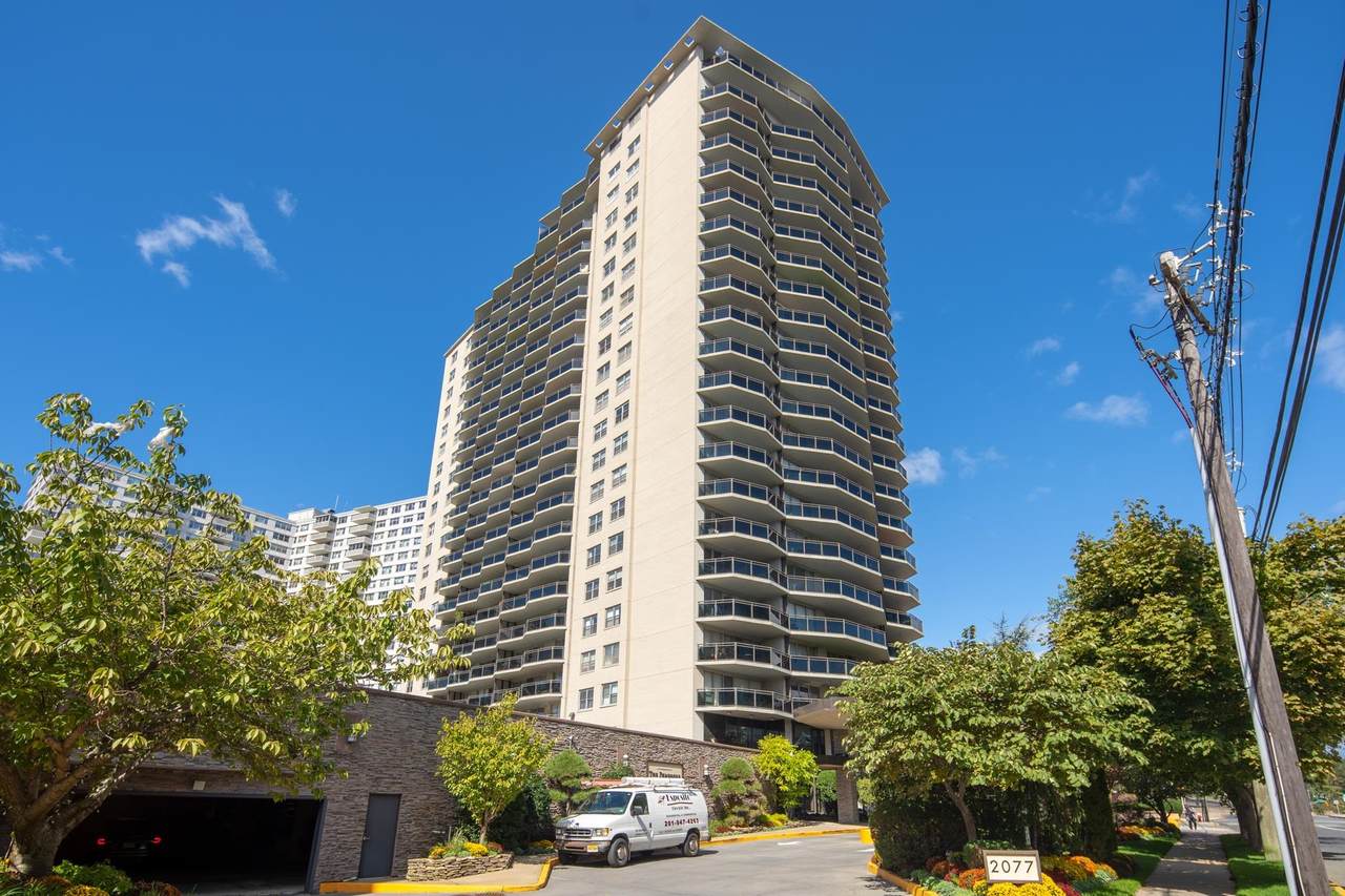 2077 Center Ave - Photo 1