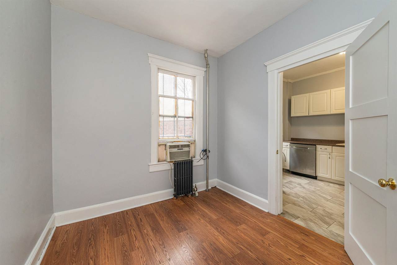 92 Mallory Ave - Photo 1