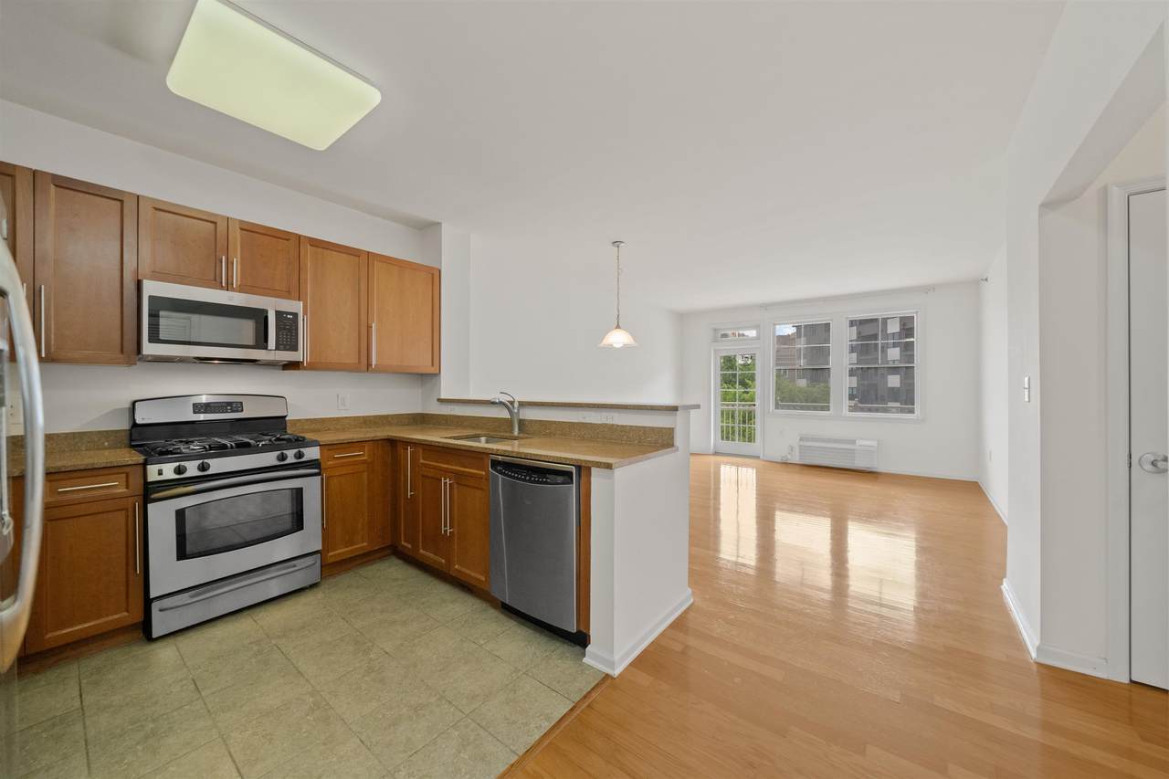 4 Constellation Pl - Photo 1