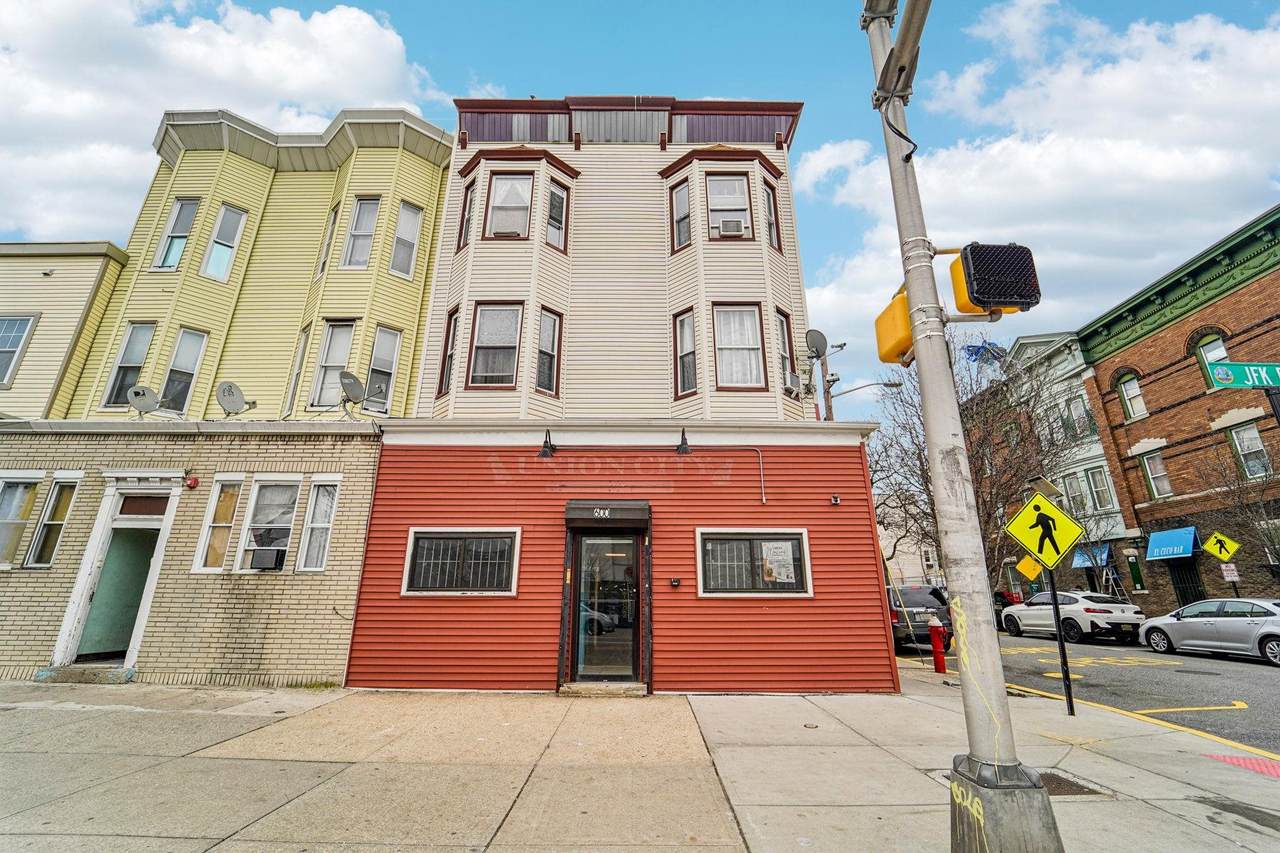 600 Kennedy Blvd - Photo 1