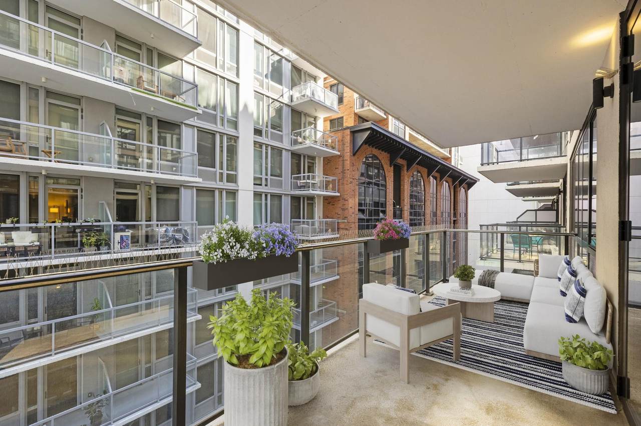 160 1ST ST - Photo 1