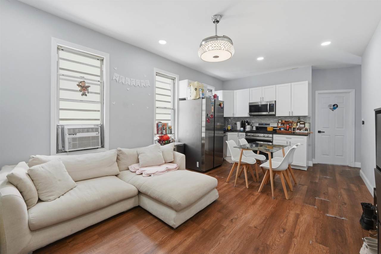 17 Troy St - Photo 1