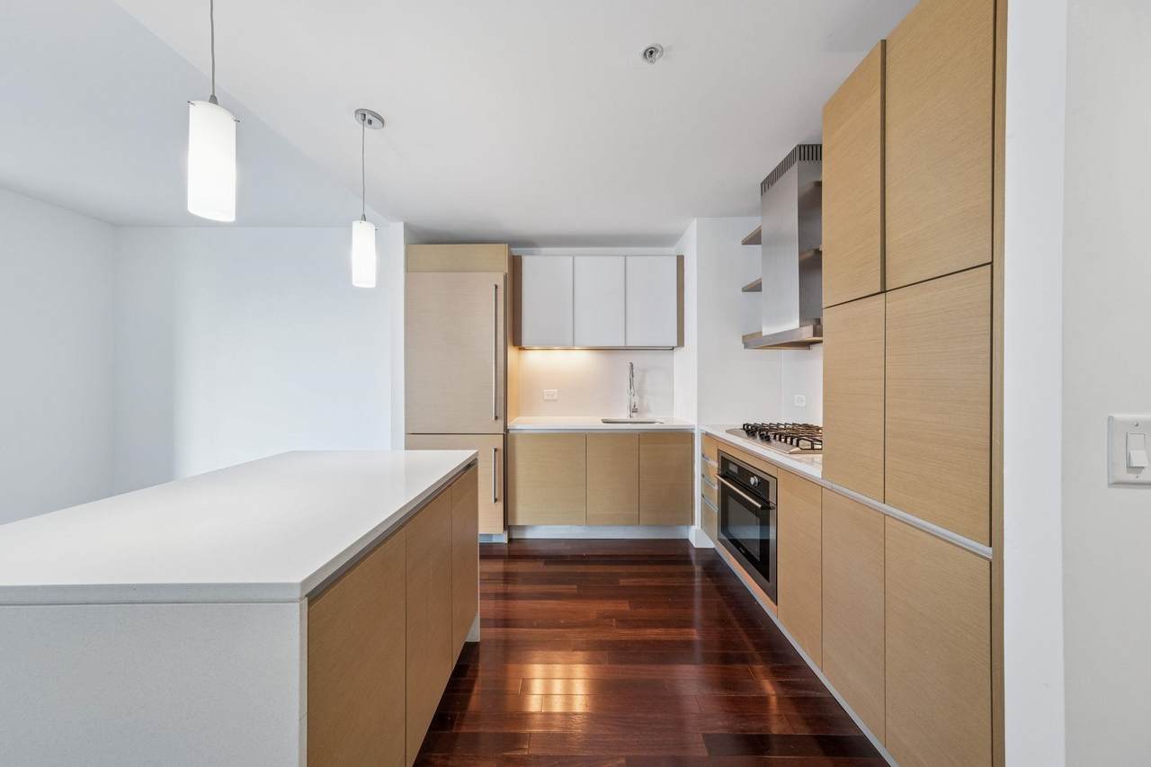 77 Hudson St - Photo 1