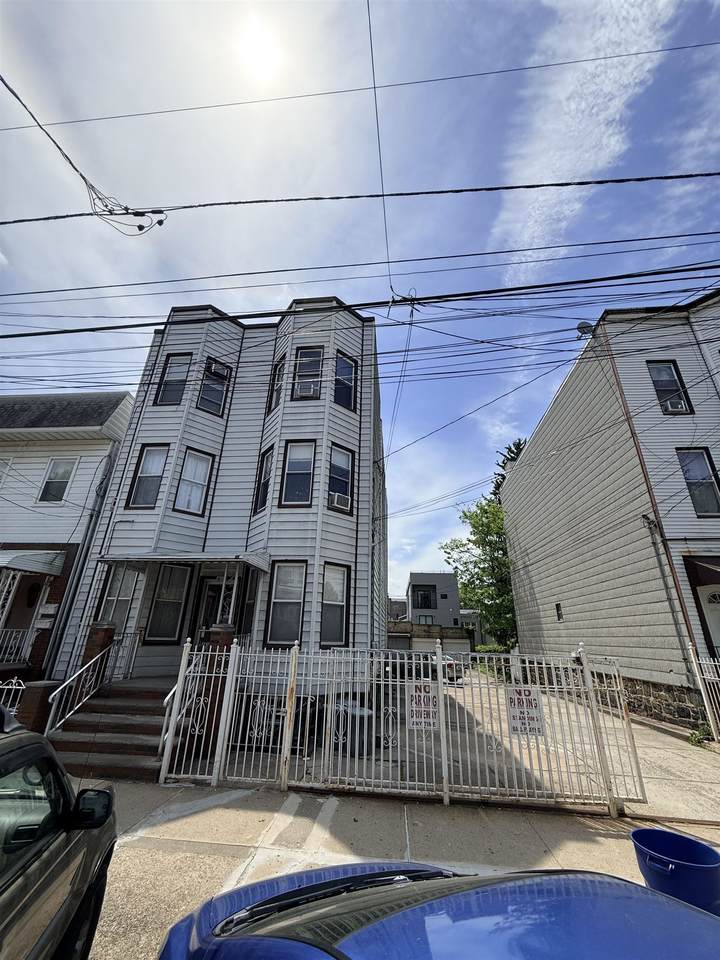 15-17 Laidlaw Ave - Photo 1