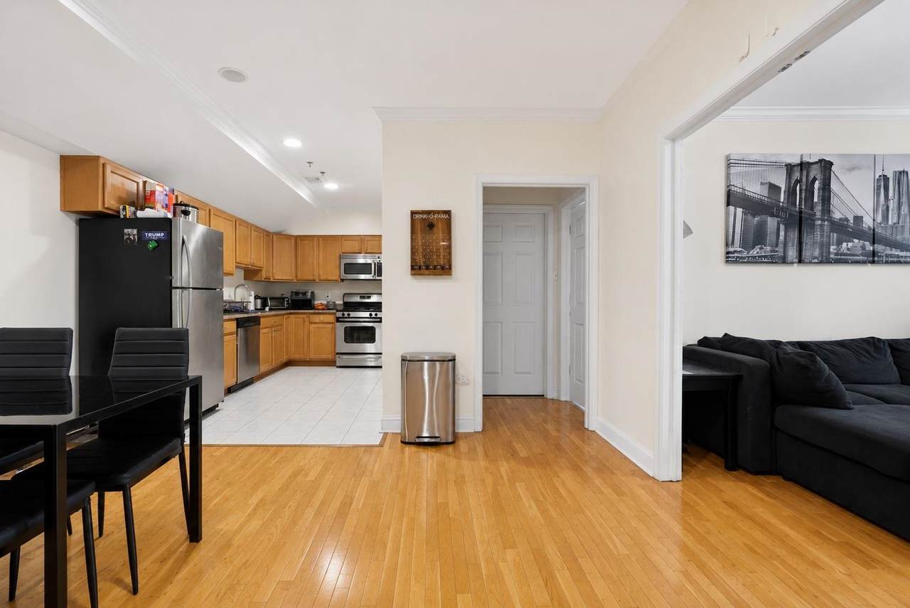 218 Jackson St - Photo 1