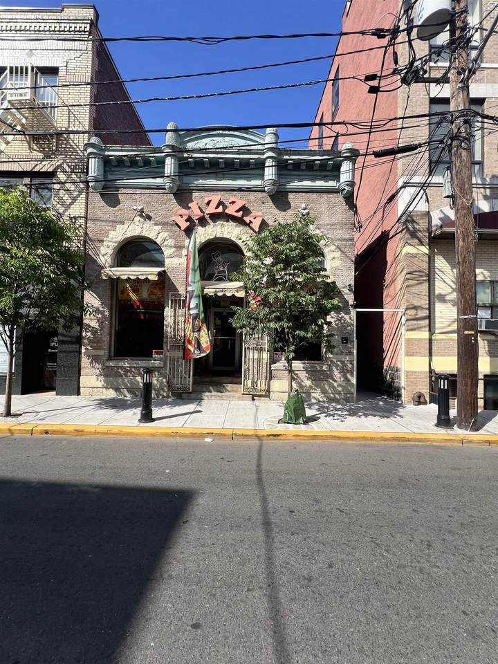 410 38TH ST - Photo 1