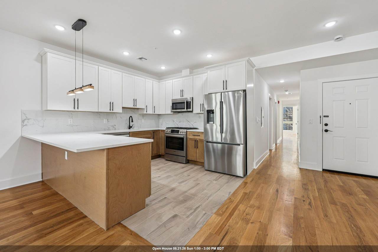 1003 Summit Ave - Photo 1