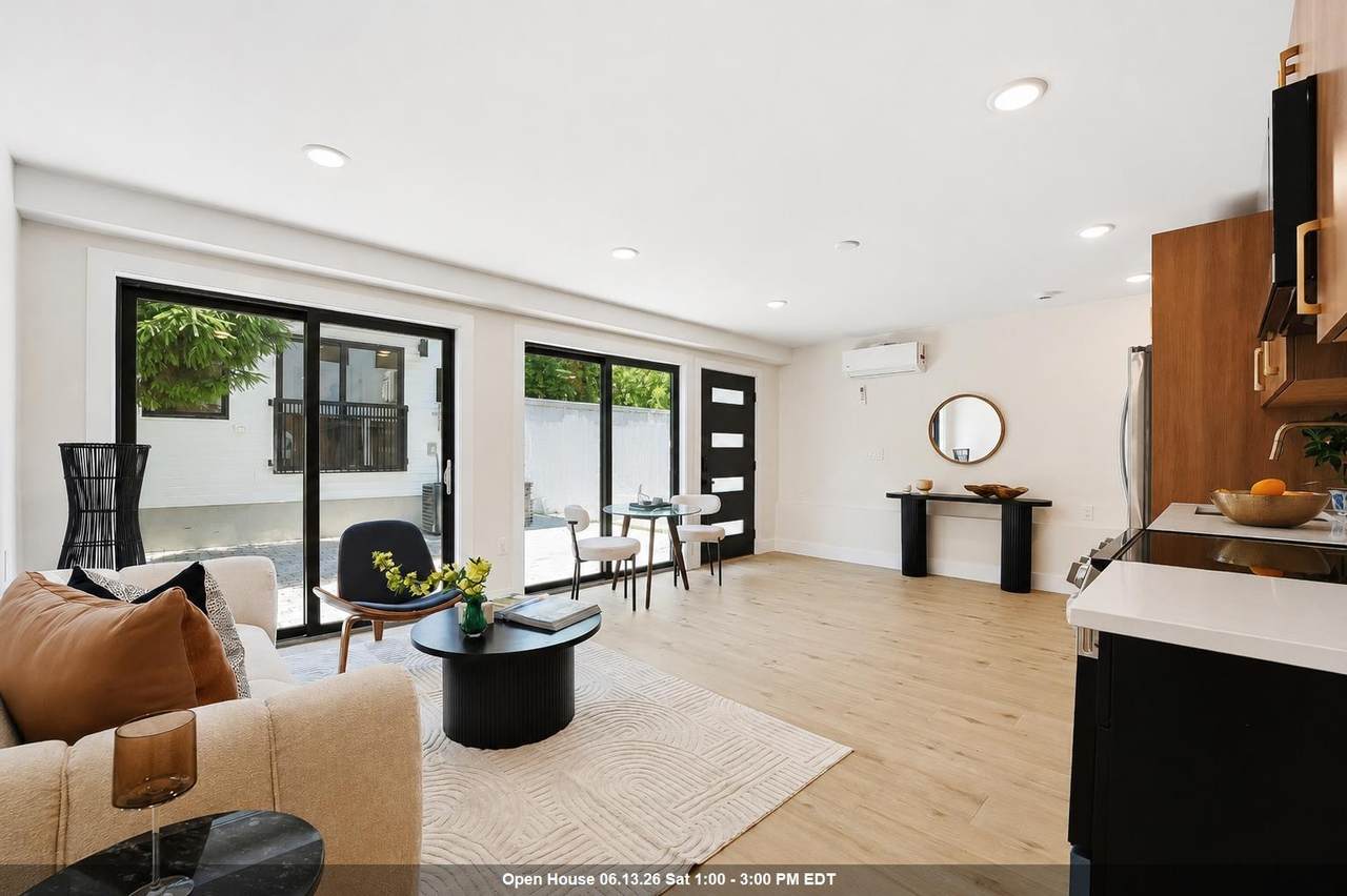 202 Fairview Ave - Photo 1