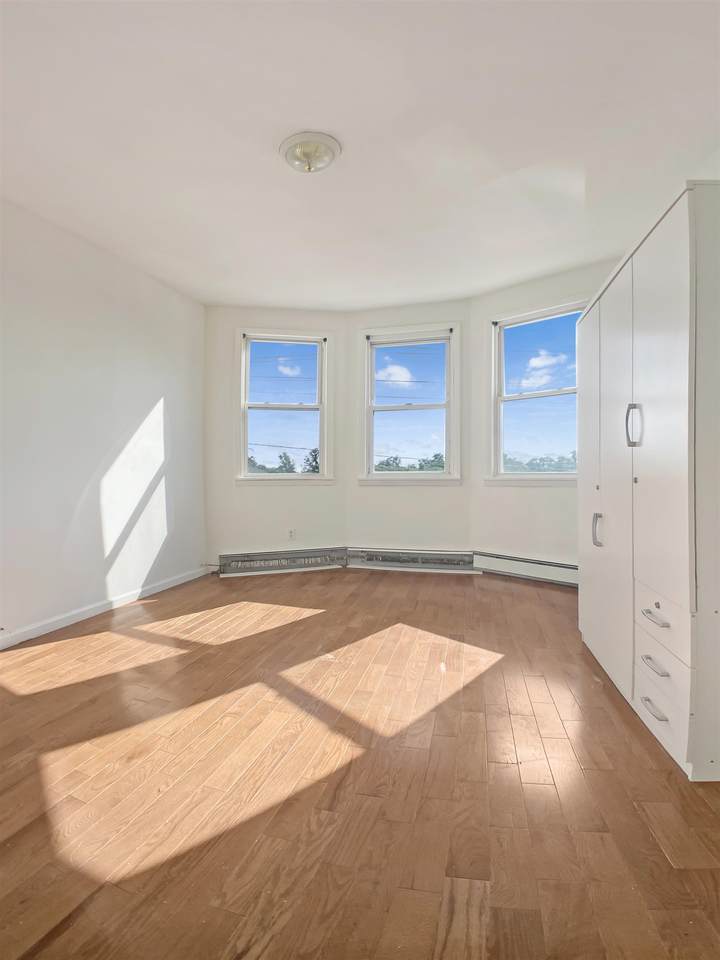 54 Gates Ave - Photo 1