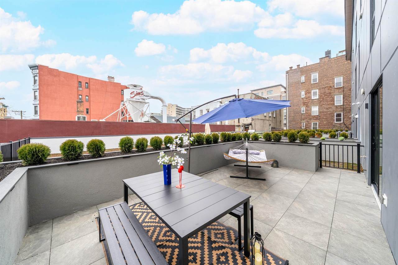 251 14TH ST - Photo 1
