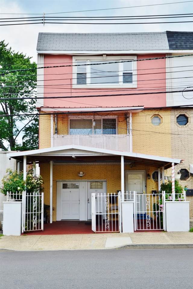 121 Garfield Ave - Photo 1