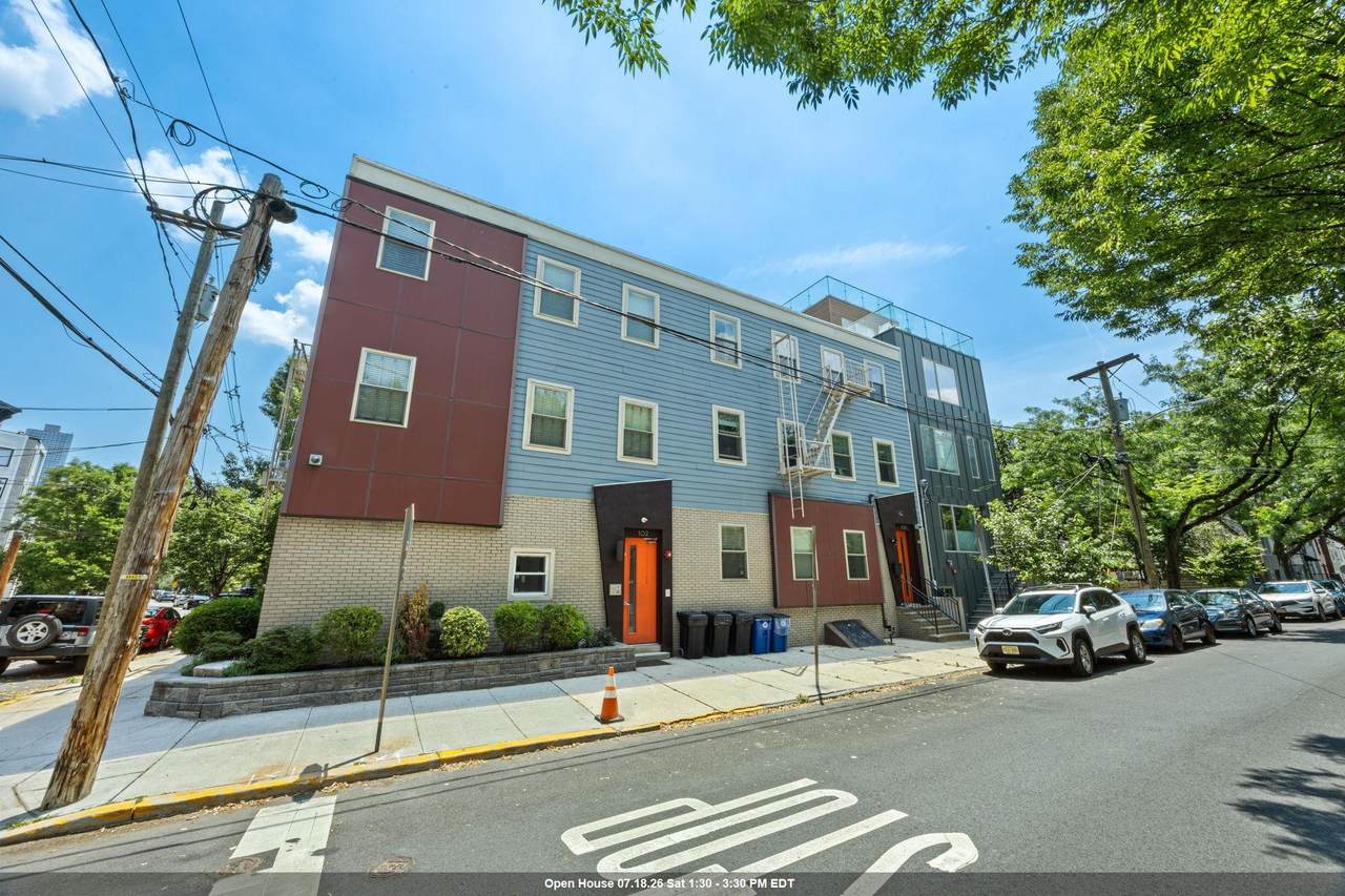102 Colgate St - Photo 1