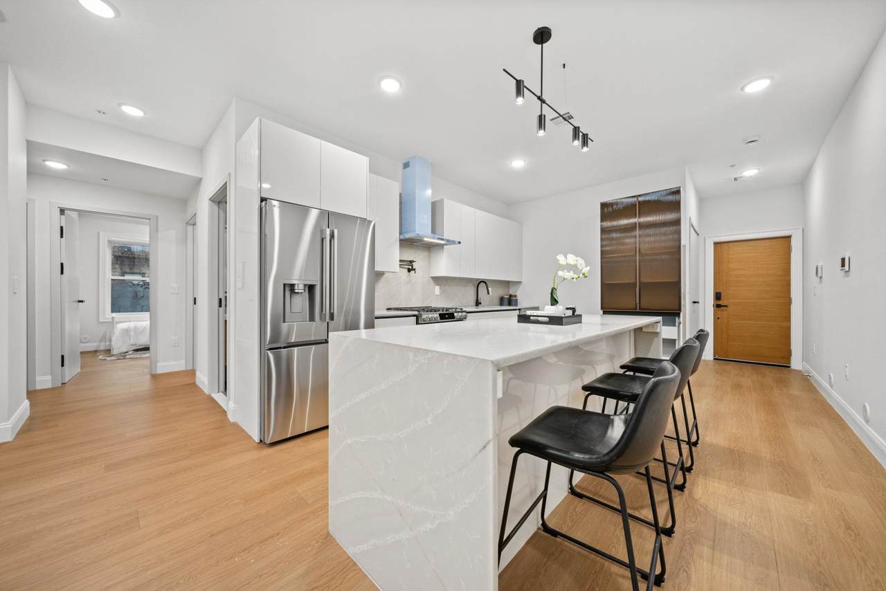 192 Cambridge Ave - Photo 1
