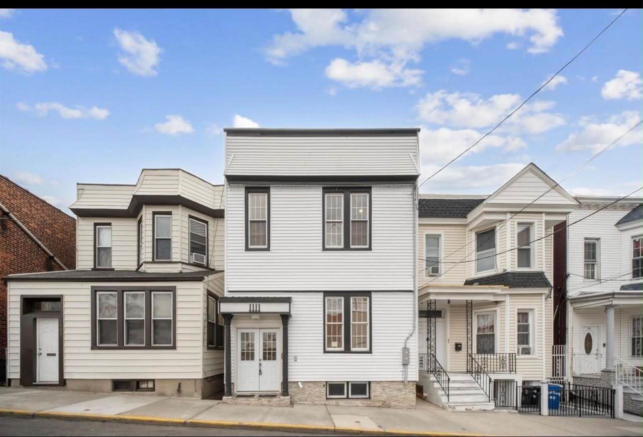 11-11 53RD ST - Photo 1