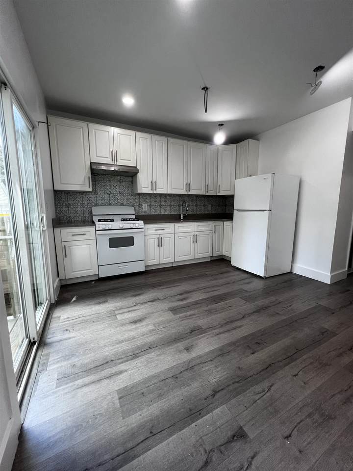 28 East 47Th St - Photo 1