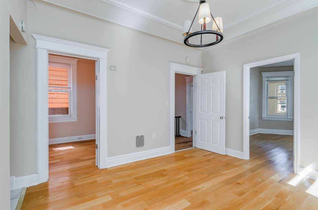 124 West 54Th St - Photo 1