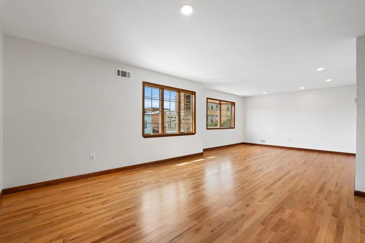 609 Freeman St - Photo 1