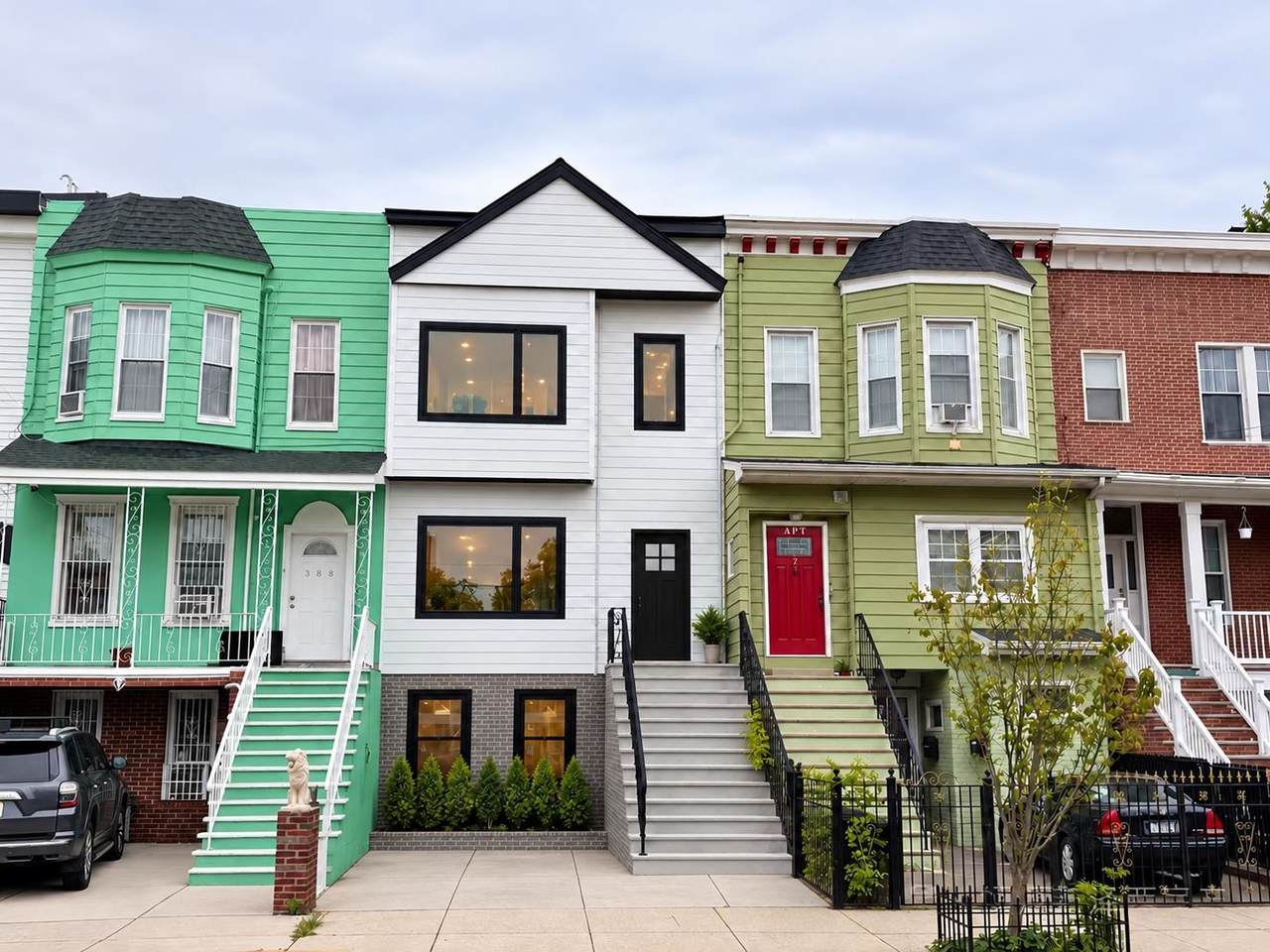 386 Webster Ave - Photo 1