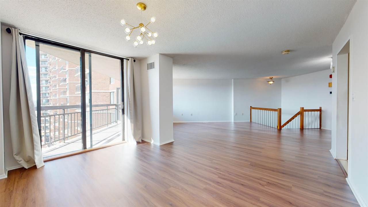 620 Harmon Cove Tower - Photo 1