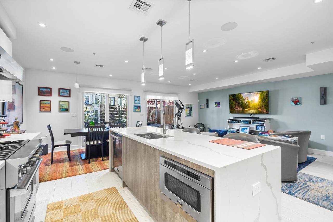 411 Jefferson St - Photo 1