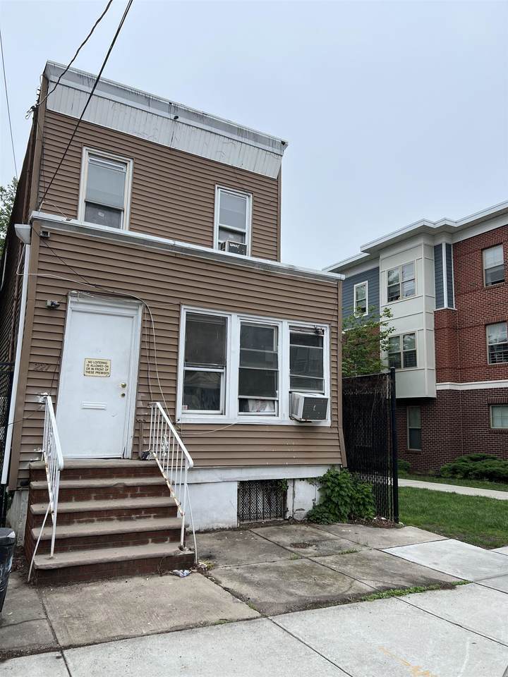 227 Freeman Ave - Photo 1