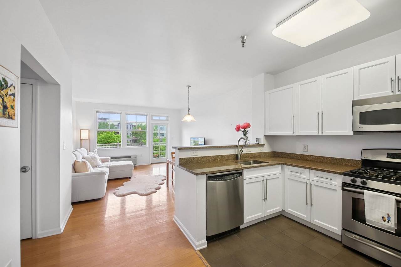 30 Freedom Way - Photo 1