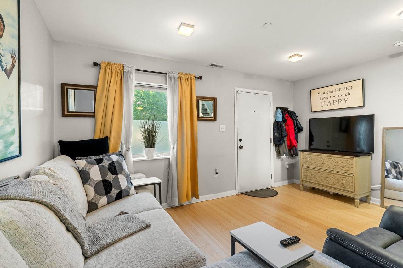 437 Rose Ave - Photo 1