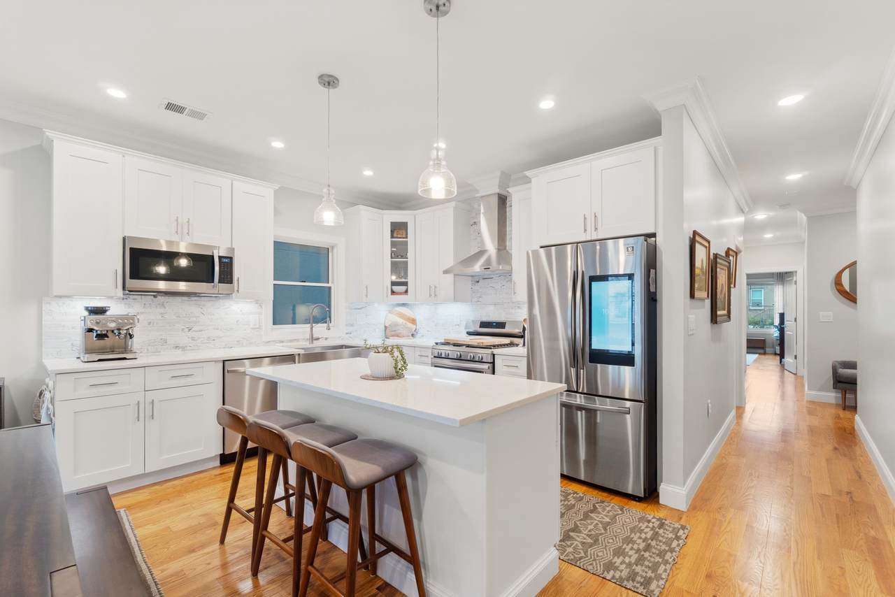 1163 Summit Ave - Photo 1