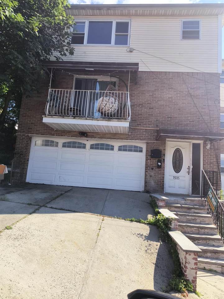 1515 70TH ST - Photo 1