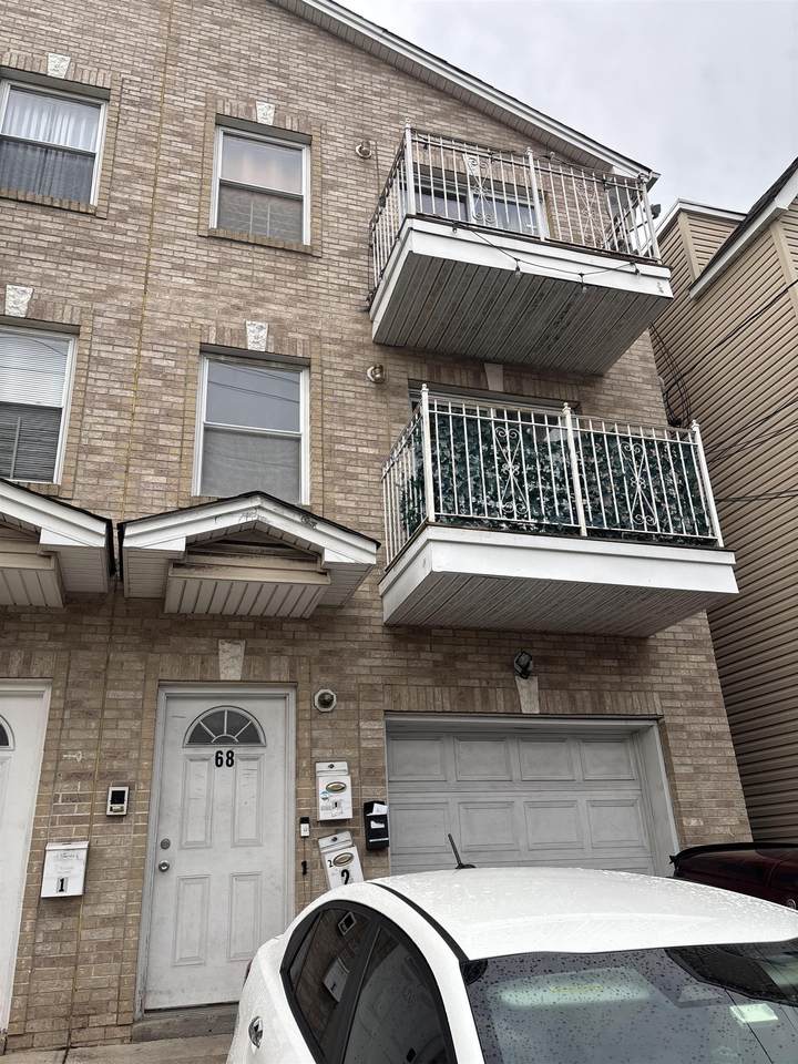 68 Pamrapo Ave - Photo 1
