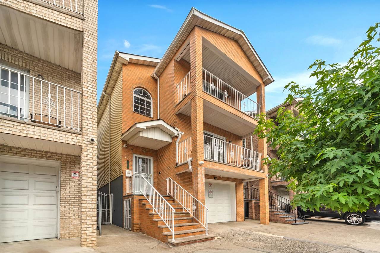 706 Ocean Ave - Photo 1
