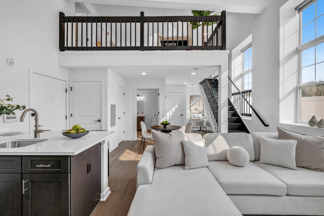 315 Railroad Ave - Photo 1