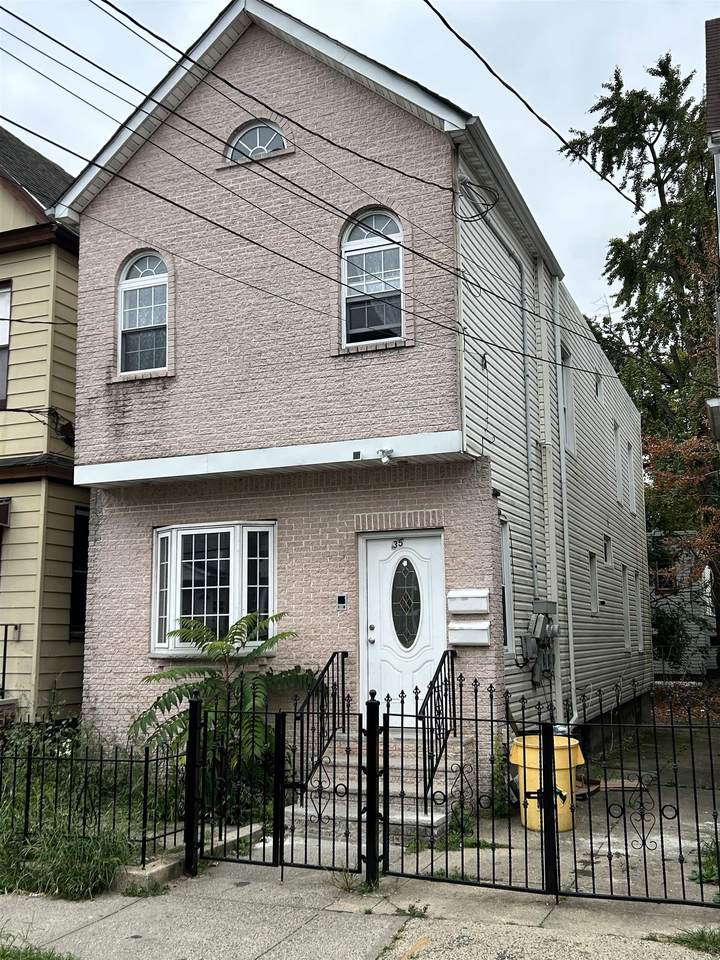 35 Stegman St - Photo 1