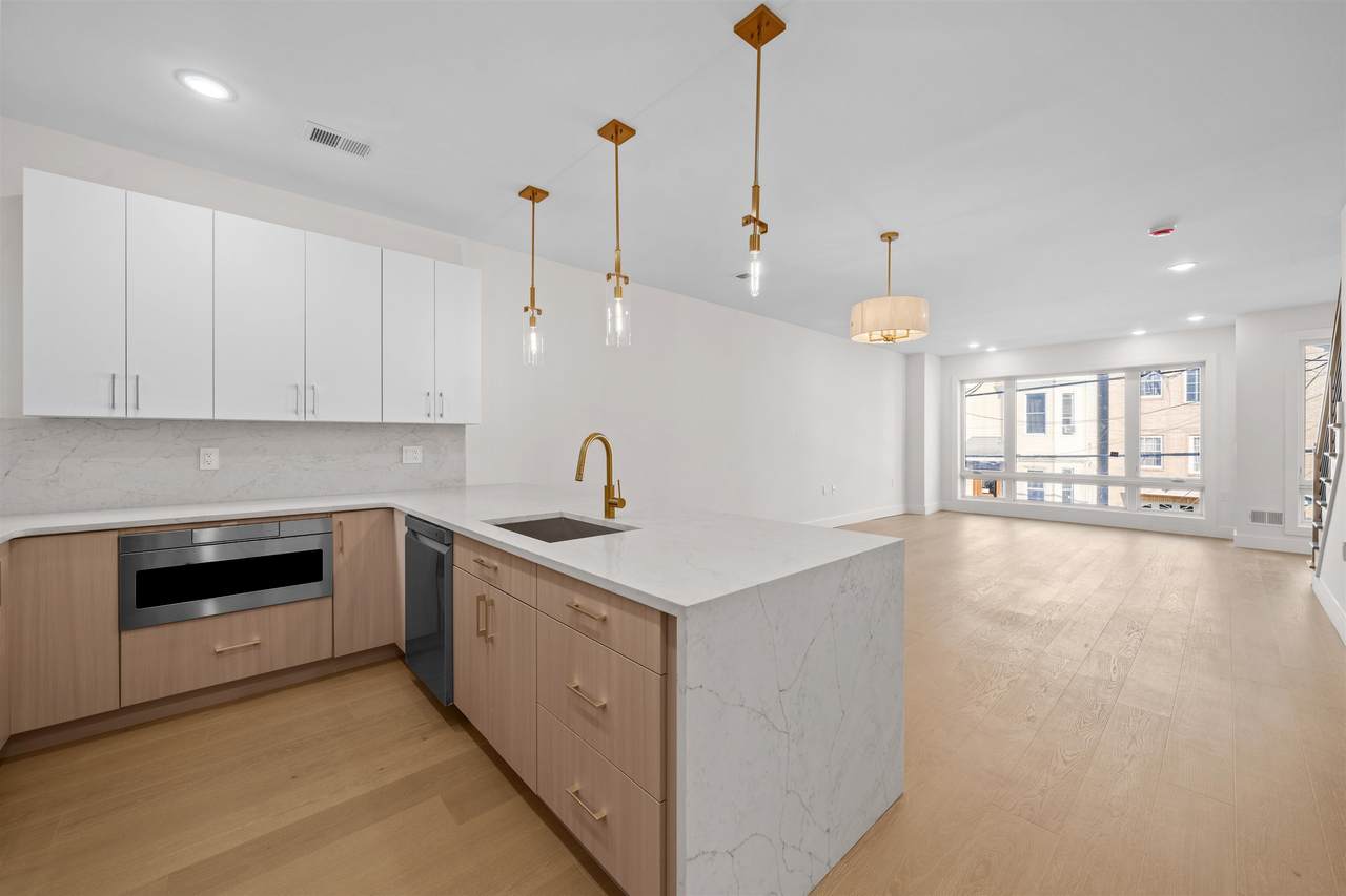 249.5 Halladay St - Photo 1