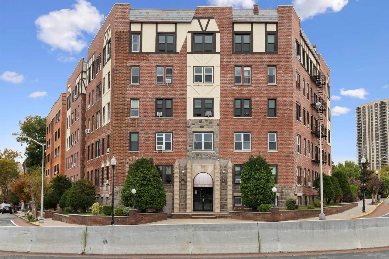 7435 Blvd East - Photo 1