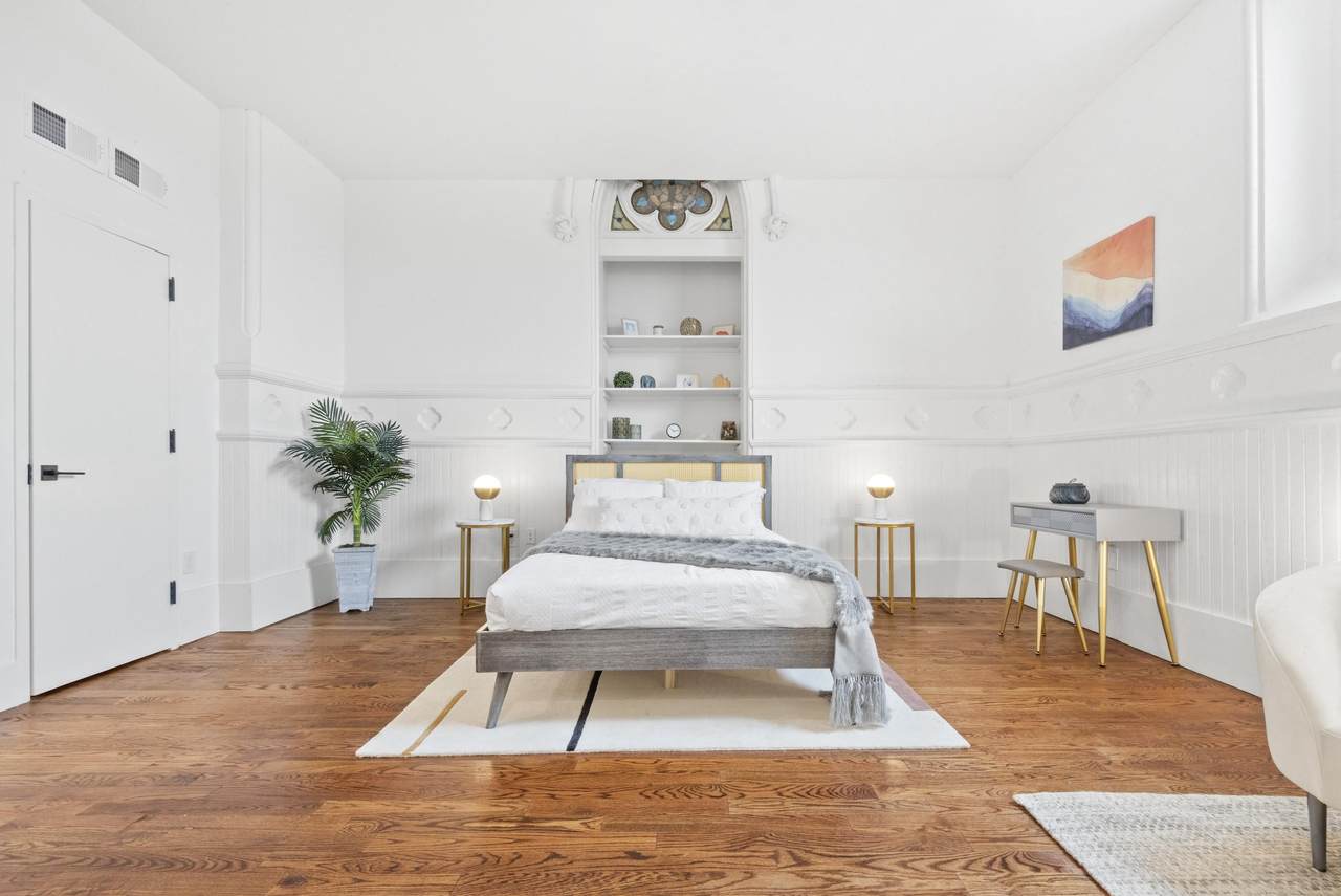 380 Montgomery St - Photo 1