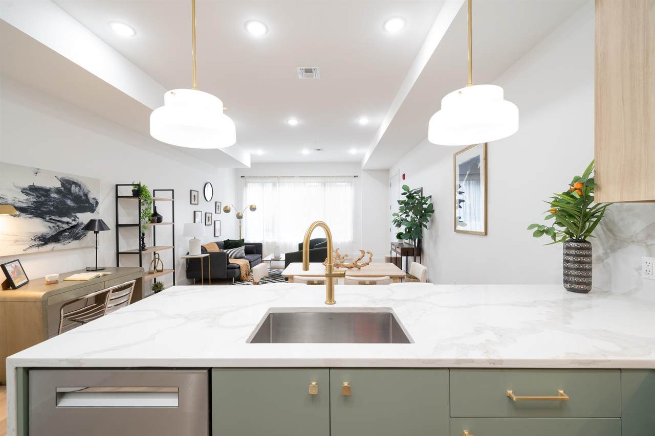 100 Webster Ave - Photo 1