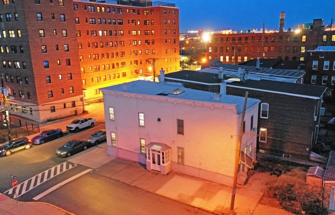 42 East 18Th St - Photo 1