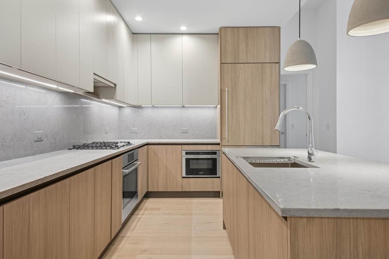 155 Bay St - Photo 1