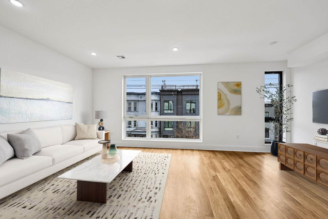 1003 Summit Ave - Photo 1