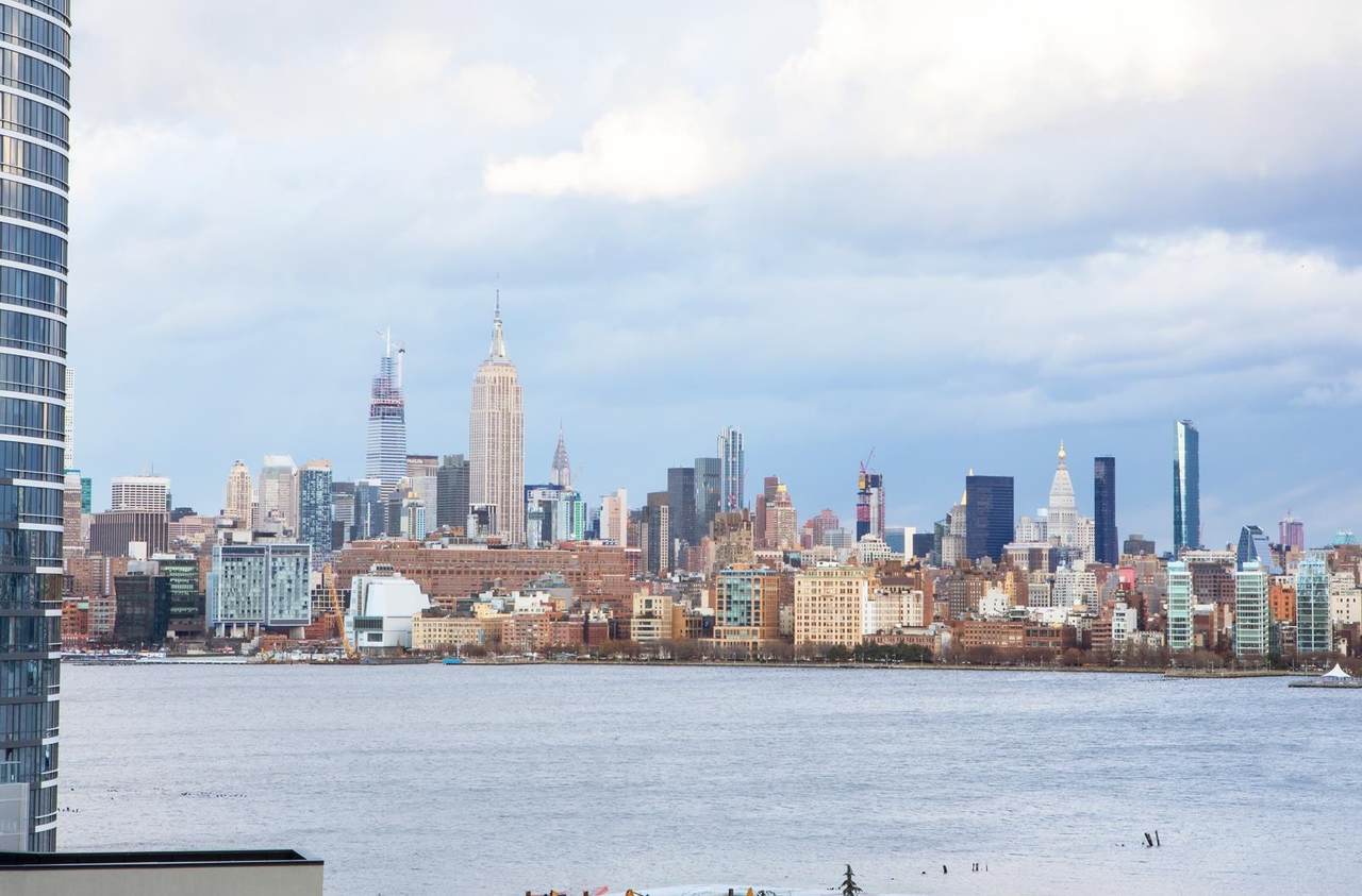 20 Newport Parkway - Photo 1