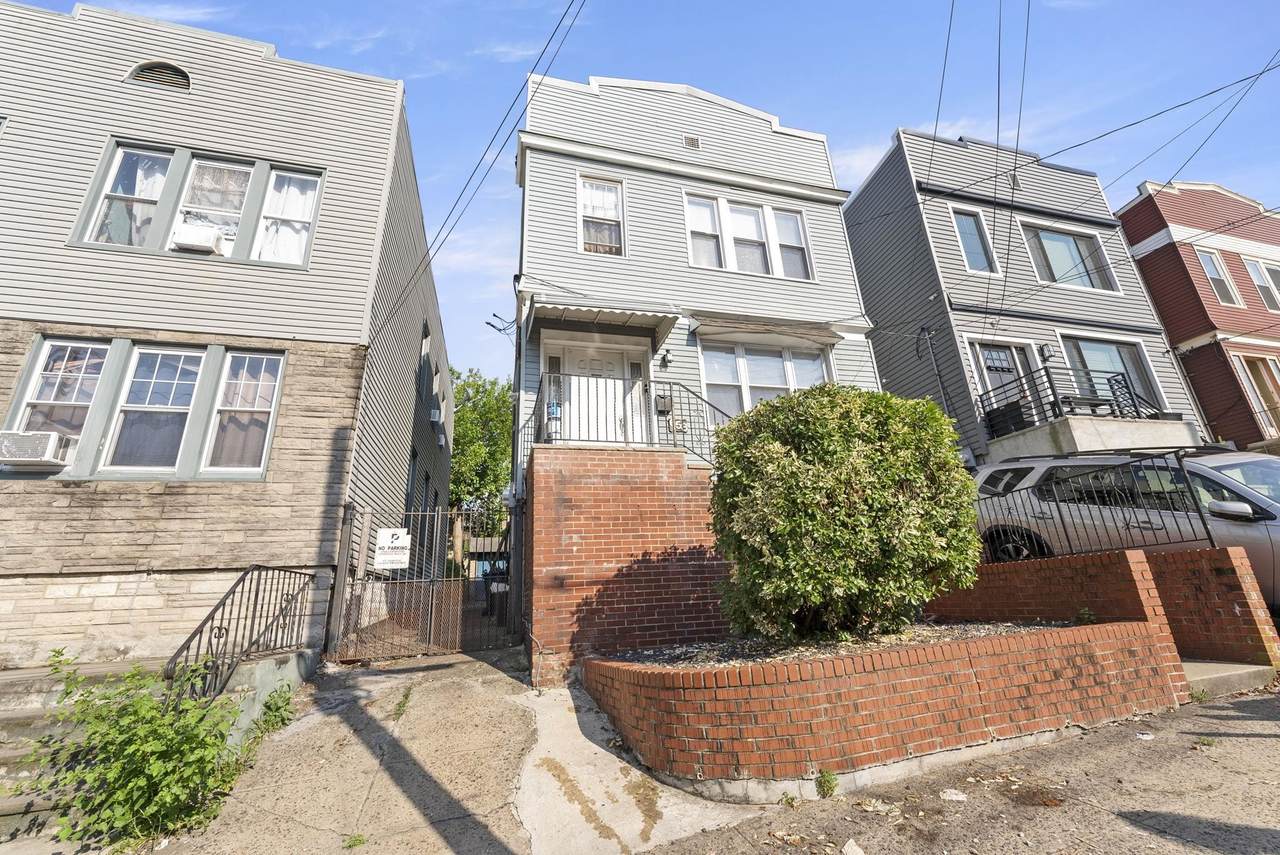 658 Liberty Ave - Photo 1