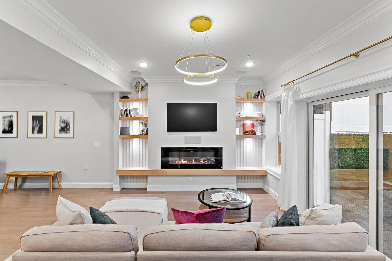 414 New York Ave - Photo 1