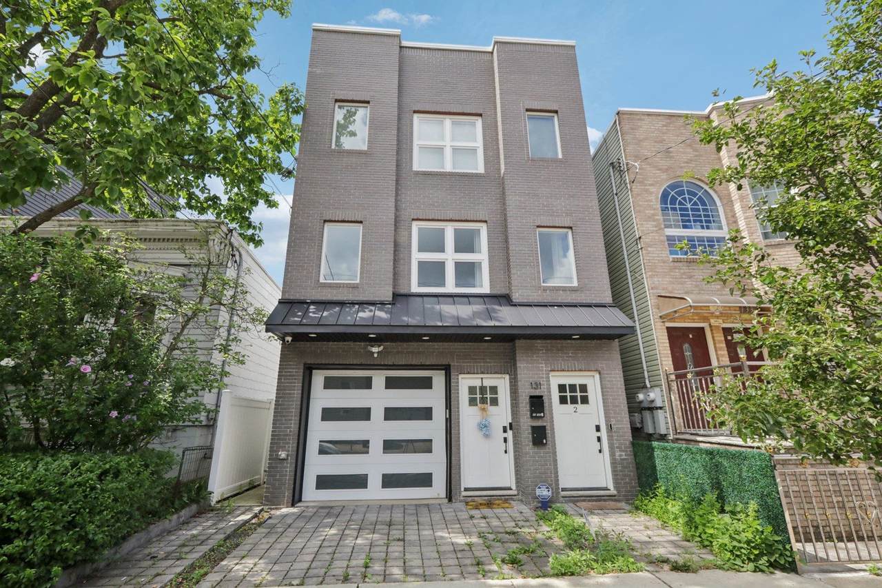 131 Zabriskie St - Photo 1