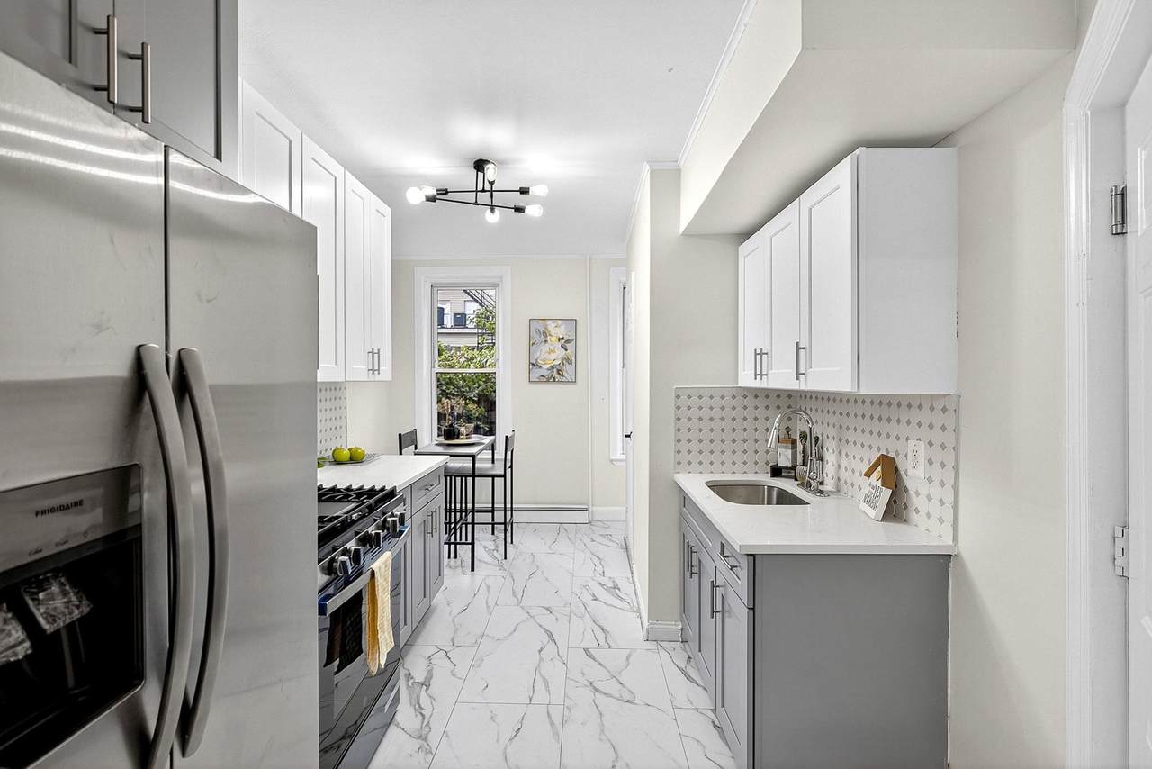 121 41ST ST - Photo 1