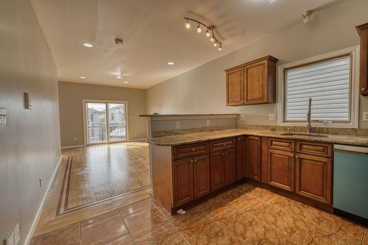 392 Liberty Ave - Photo 1