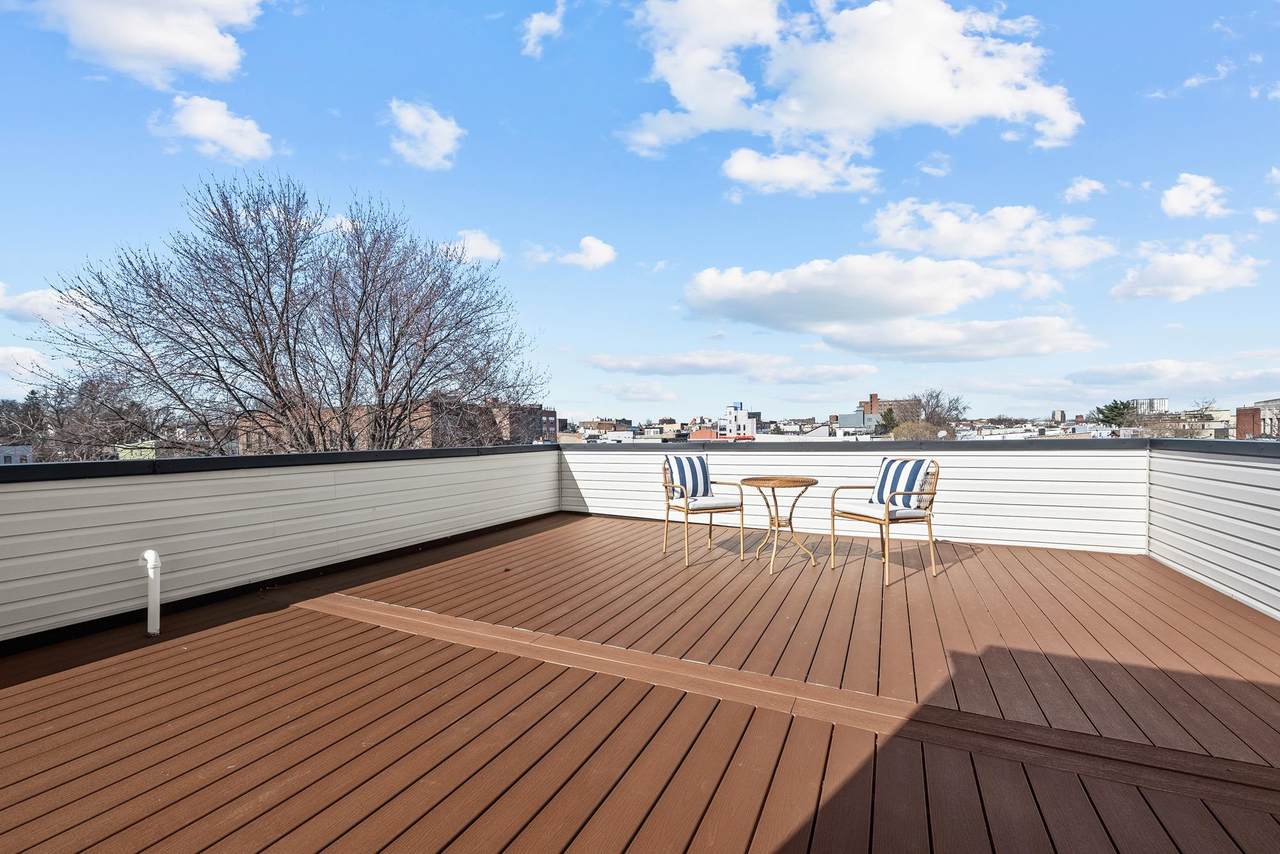 34 Manhattan Ave - Photo 1