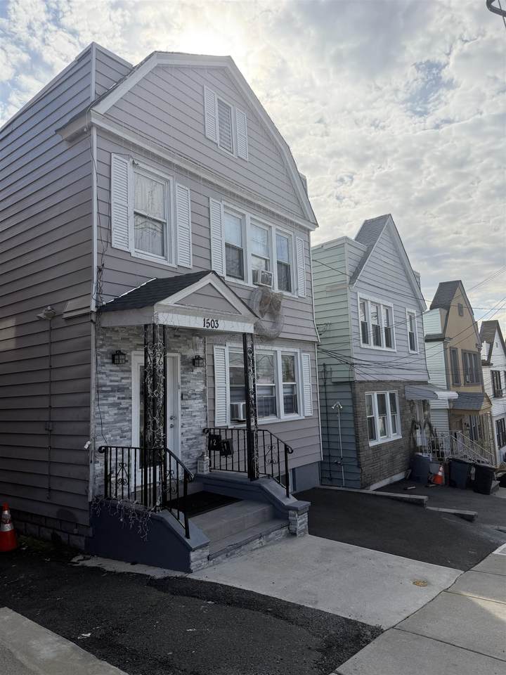 1503 76TH ST - Photo 1